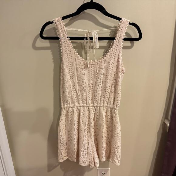 Xhiliaration Boho Floral Lace & Embroidered Cream Romper Size Small - Picture 4 of 4